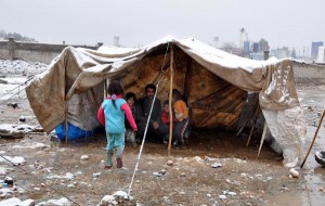 ciplak-ayakli-suriyeli-multeci-cocuklar_4315_dhaphoto3-300x190